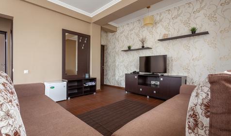 Люкс двухкомнатный двухместныйс видом на бассейн