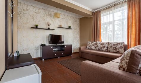 Люкс двухкомнатный двухместныйс видом на бассейн