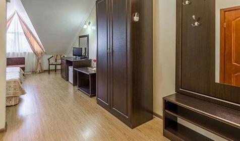 Люкс двухместный двухкомнатный (с балконом)