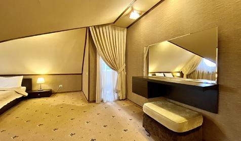 Полулюкс с балконом (мансарда)