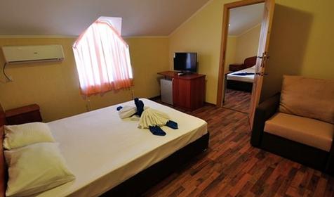 Люкс четырехместный двухкомнатный