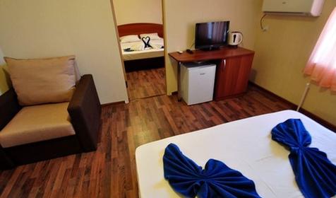 Люкс четырехместный двухкомнатный