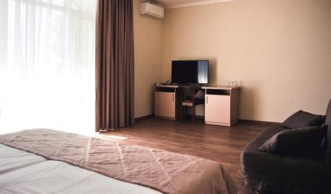 Люкс трехместный с балконом (вид на море)