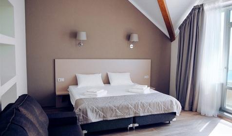 Люкс трехместный с балконом (вид на море)