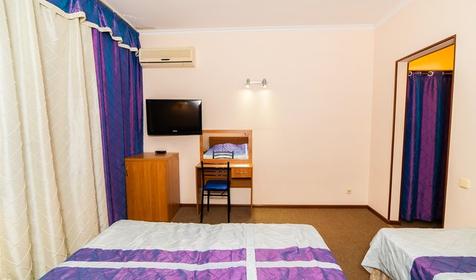 Трехместный стандарт с балконом. Отель Корона, Анапа, Витязево