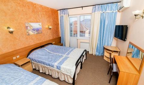 Трехместный стандарт с балконом. Отель Корона, Анапа, Витязево