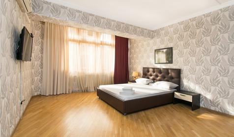 Люкс четырехместный трехкомнатный с кухней