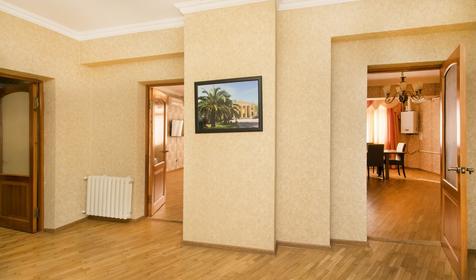 Люкс четырехместный трехкомнатный с кухней