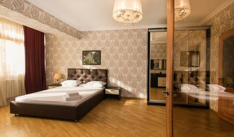 Люкс четырехместный трехкомнатный с кухней