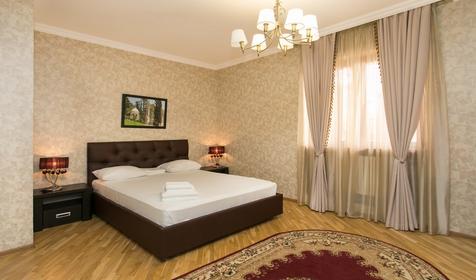 Люкс четырехместный трехкомнатный с кухней