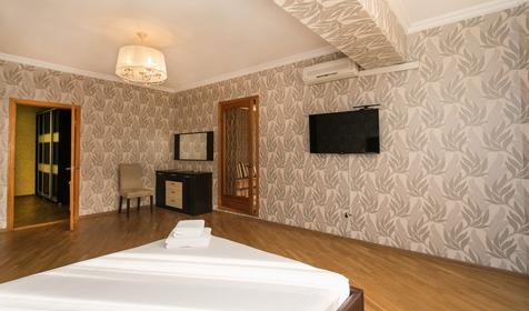 Люкс четырехместный трехкомнатный с кухней