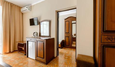 Люкс двухкомнатный пятиместный. Гостиница Мираж-Престиж, п. Лермонтово