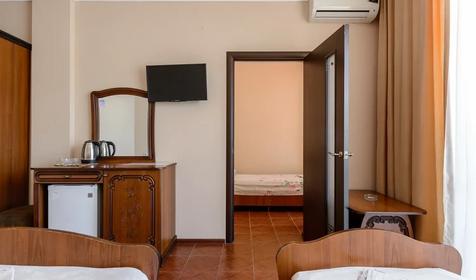 Люкс двухкомнатный четырехместный. Гостиница Мираж-Престиж, п. Лермонтово