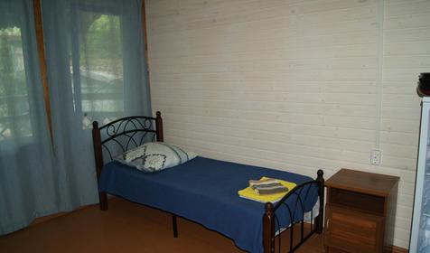 Трехместный в деревянном корпусе