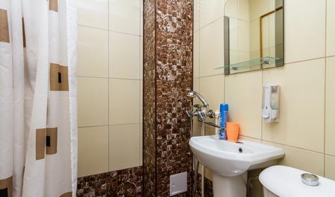 Четырехместный с двуспальной и двухъярусной кроватями