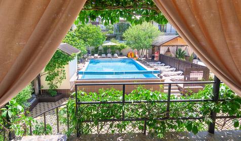 Двухместный стандарт с видом на бассейн