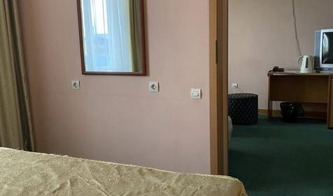 Стандарт двухместный Семейный, корпус №1 (вид на парковку)