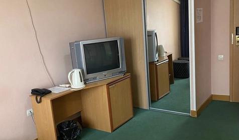 Стандарт двухместный Семейный, корпус №1 (вид на парковку)