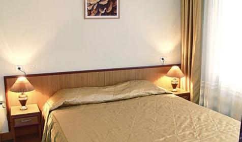 Стандарт двухместный Семейный, корпус №1 (вид на парковку)