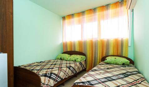 Эконом трехместный с кондиционером. Гостевой дом Молния, Туапсе, Бухта Инал