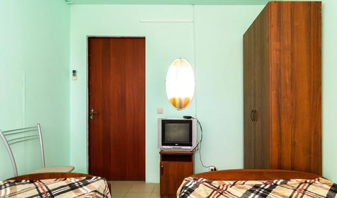 Эконом трехместный с кондиционером. Гостевой дом Молния, Туапсе, Бухта Инал