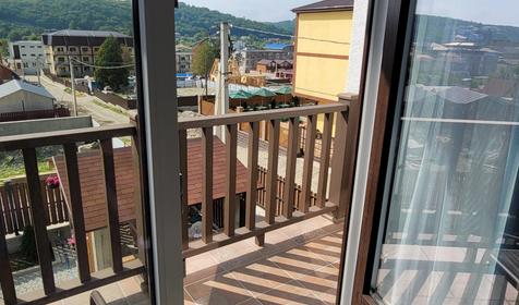 Трехместный