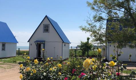  Четырехместный дом с удобствами