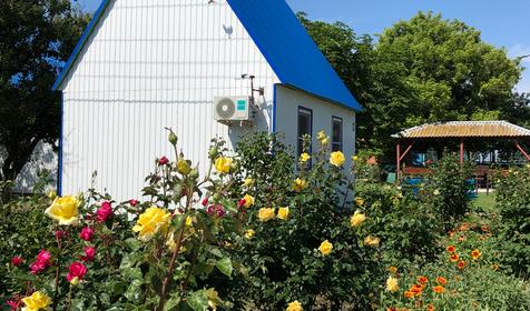  Четырехместный дом с удобствами