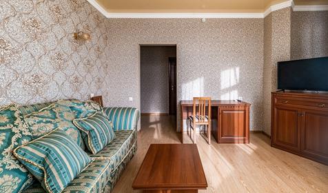 Люкс двухместный двухкомнатный (с балконом)