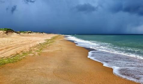 Песчаный берег