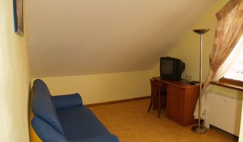 Стандарт плюс двухместный с французской кроватью (в Коттедже, мансардный без балкона)