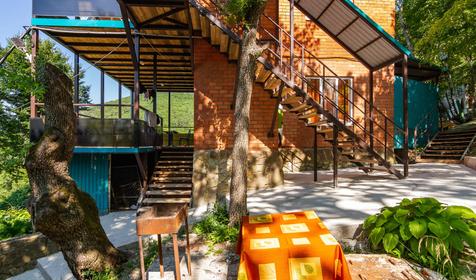 Четырехместный в кирпичном коттедже