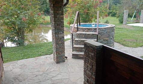 Лесной дворик