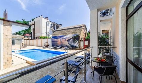 Комфорт с балконом и видом на бассейн. Отель Blue Marlin (Блю Марлин), Геленджик