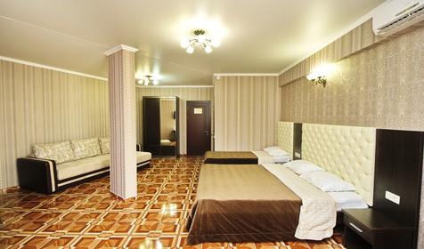 Пятиместный номер с балконом