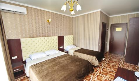 Полулюкс трехместный с балконом