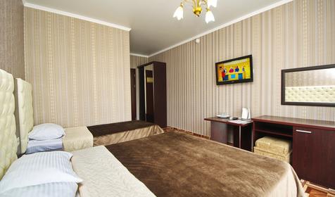 Полулюкс трехместный с балконом