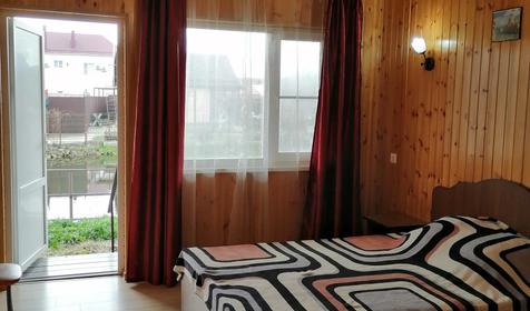 Стандарт трехместный с видом на озеро (25 кв.м)