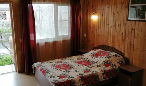 Стандарт трехместный с видом на озеро (25 кв.м)