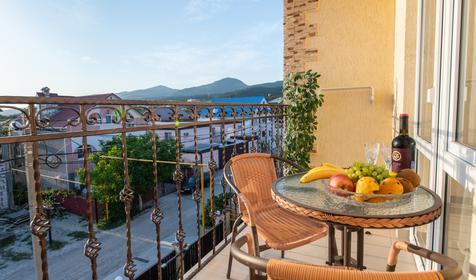 Трехместный стандарт с балконом