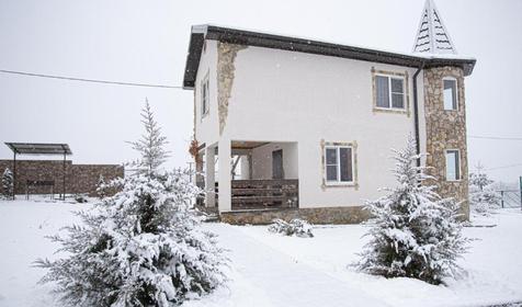 Дом с башней