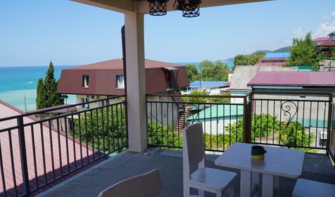 Трехместный