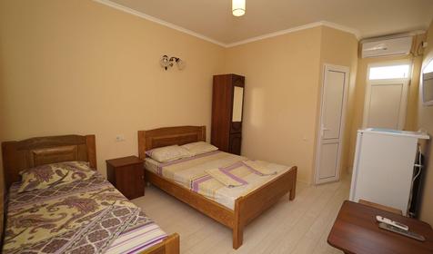 Трехместный