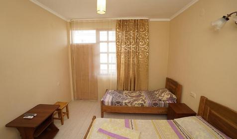 Трехместный