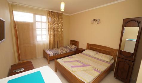 Трехместный