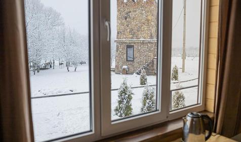 Четырехместный в деревянном домике