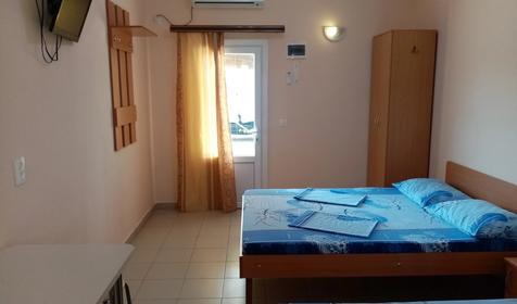 Трехместный