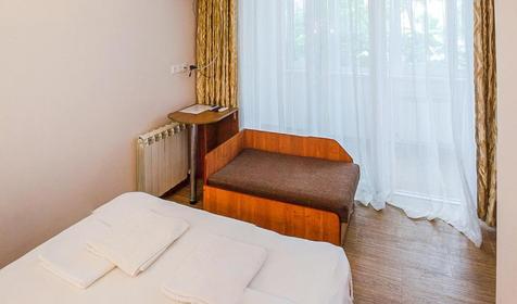 Трехместный