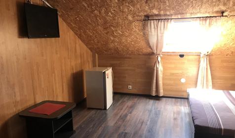 Двухместный стандарт на мансарде с видом на море №10, 11