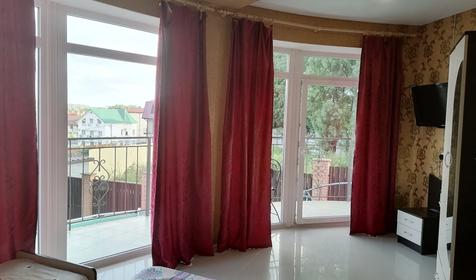 Улучшенный трёхместный с большим балконом